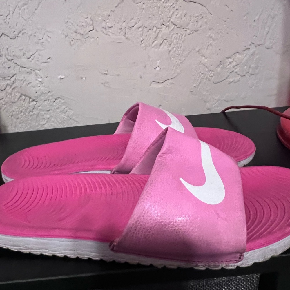 pink nike slides